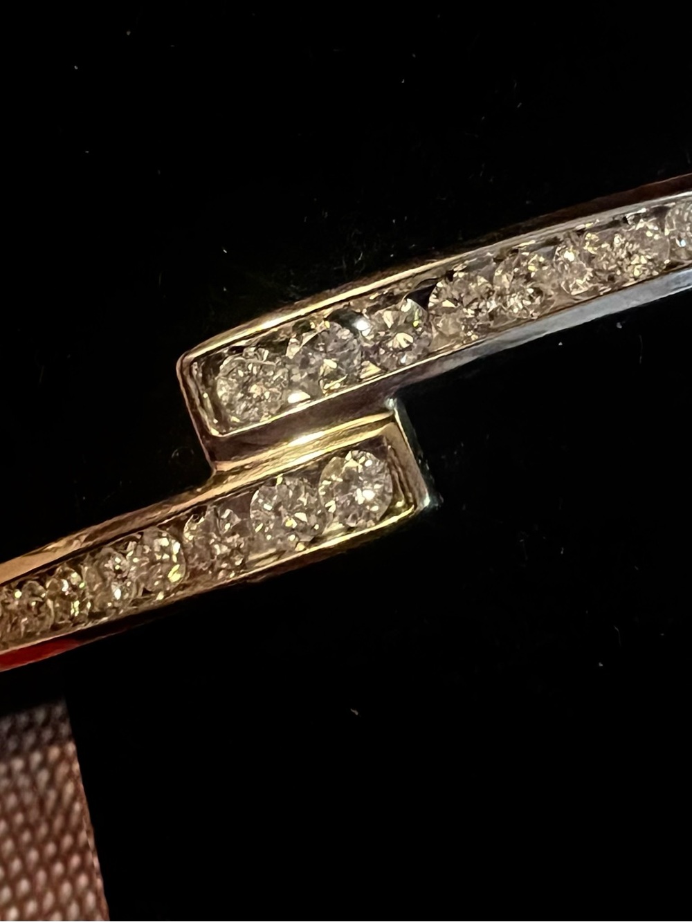 14K Gold Dazzling (2) carats + Diamond Hinged Bangle Bracelet. 26 grams